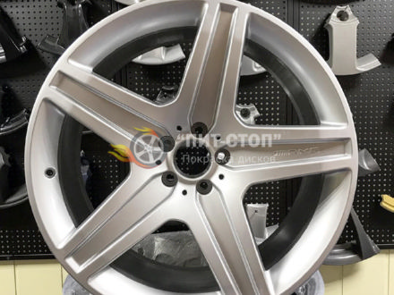 Мерседес AMG цвет серебро оригинал без искры